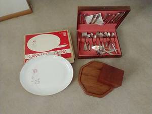 lot 114 image: Silverware & Beautiful China Platter