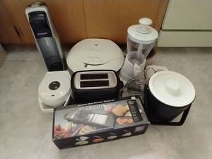 lot 115 image: Huge Lot of Kitchen Appliances