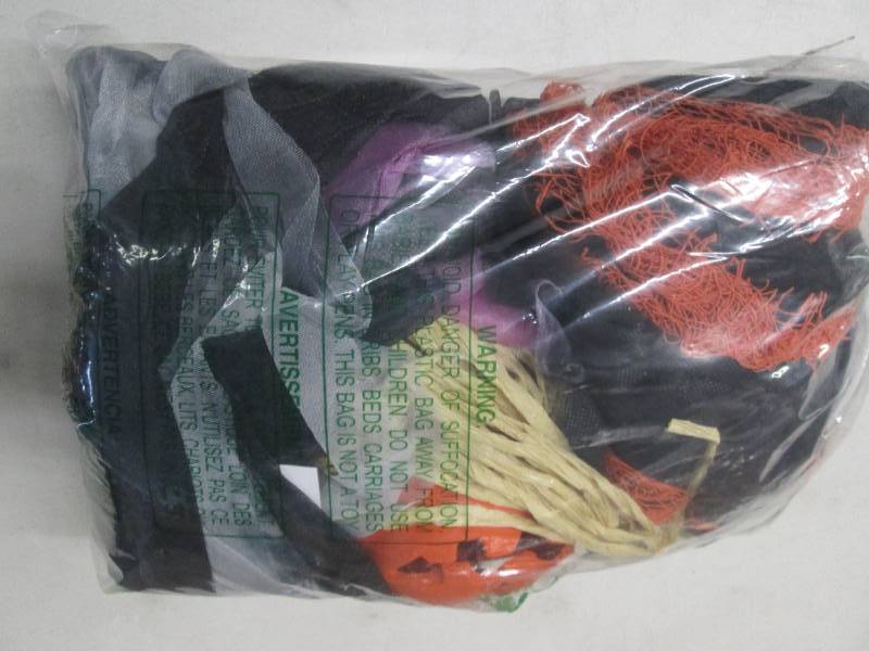 lot 287 image: Joyin 35 Halloween Creepy Hanging ...