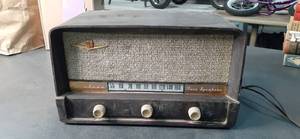 lot 8 image: Antique Wards Airline 30watt Twin...