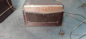 lot 9 image: Antique Sears Roebuck Silvertone Br...