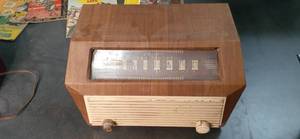 lot 11 image: Antique RCA Victor Vintage tune dia...