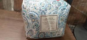 lot 31 image: Blue Tone-Floral Print King-Size 30...
