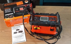 lot 37 image: Black and Decker 0-15 Amp automatic...