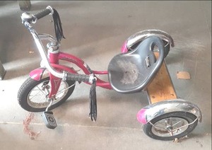 lot 45 image: 12 Toddler Child Size Tricycle wit...
