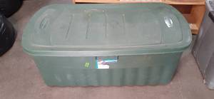 lot 66 image: Very Large 50gallon Rubbermaid Stor...