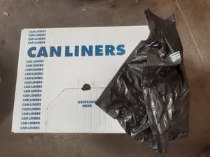 lot 102 image: Case of (500) 2432 trash bags f...