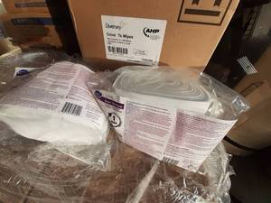 lot 433 image: Diversey Oxivir Tb Disinfecting Wipes