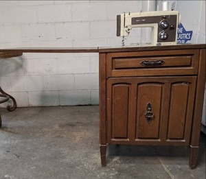 lot 72 image: Vintage Sears Sewing Machine that f...