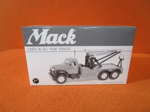 1960 Mack B-61 Tow Truck