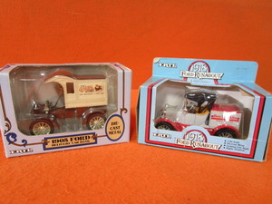 JTs General Store 1905 Ford Delivery & Ben Franklin 1918 Ford Runabout