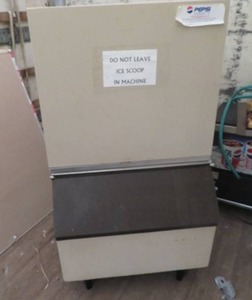ICE MAKER