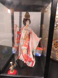 VINTAGE ORIENTAL LADY  TAPESTRY  ENCLOSED DISPLAY BOX