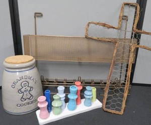 LONGSTEM METAL STORAGE HANGER PLUS.UNIQUE DECOR