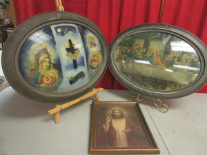 lot 219 image: VINTAGE LAST SUPPER, GOD BLESS OUR HOME ARTWORK W CONVEX GLASS, THE SACRED HEART PRINT