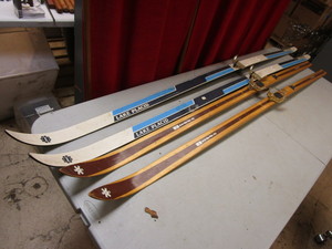 lot 231 image: VINTAGE BONNA SKIS, MADE IN NORWAY, LAKE PLACID CROSS COUNTRY SKIS, MADE IN ITALY, ICE SKATES, SIZE10