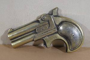 lot 204 image: Derringer 3D Wall Hanging Decoration