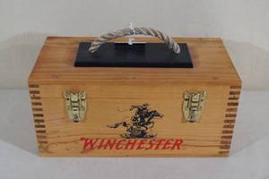 lot 203 image: Winchester Wood Ammo Case with Tray