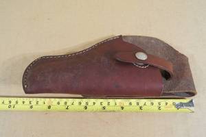 lot 213 image: Hunter Brown Leather Holster
