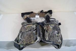 lot 37 image: Guide Series 2XL3XL4XL Camo Hunting Vest