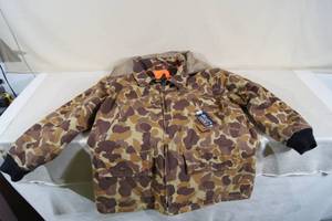 lot 35 image: Mountn Prairie Large Reversible CamoBlaze Orange Hunting Jacket