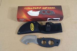 lot 29 image: Rite Edge Fingergrip Gut Hook Hunting Knife