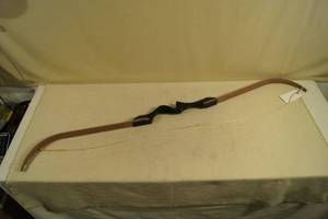 lot 18 image: Glas-Lite Bushwhacker Recurve Bow