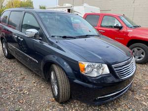 lot 20 image: 2013 Chrysler Town and County Touring-L