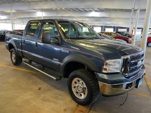 lot 22 image: 2005 Ford F-250 Crew Cab 4x4 Diesel
