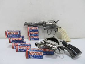lot 9 image: 2 Vintage Cap Guns wCaps