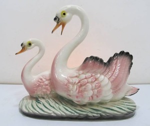lot 44 image: Vintage Mid Century Ceramic Swan TV Lamp by Maddux of California