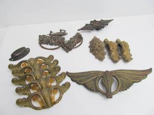 lot 59 image: Lot of Vintage & Antique Drawer Pulls etc