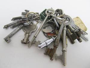 lot 74 image: Old Keychain wAntique Skeleton Keys etc
