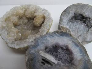 lot 82 image: 3 Larger Geodes