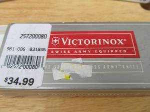 lot 154 image: Lot of 4 Victorinox SWISS ARMY Pocket Knives