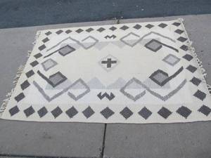 lot 158 image: Vintage GreyWhite Hand Woven Wool Area Rug