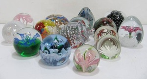 lot 202 image: Nice Collection of Art Glass Paperweights