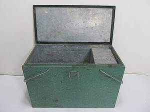 lot 306 image: Vintage Metal Green Cooler Ice Chest Fishing Cooler With Small Tray