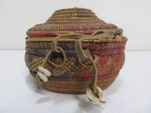 lot 316 image: Small Antique Hand Woven Basket wLid