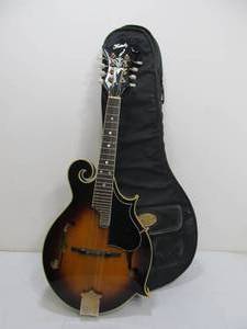 lot 318 image: Very Nice KENTUCKY Mandolin Model KM-620 wCase