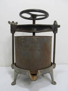 lot 319 image: Antique Cast Iron Sensible Fruit Press