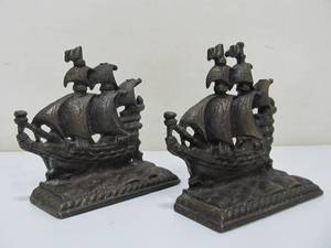 lot 282 image: Pair of Antique Cast Iron Ship Bookends