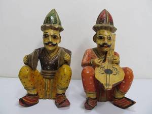 lot 323 image: Hand Carved & Painted Vintage Wood Rajasthani Musician Figures