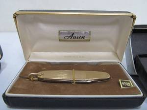 lot 182 image: Nice Lot of NOS Vintage Pocket Knives