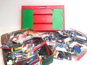 lot 33 image: Large Lot of Assorted Legos