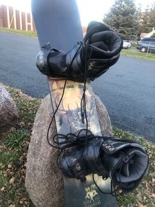 lot 365 image: LTD 150 Sinister Snowboard wBoots & Fittings