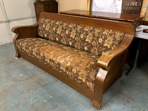 lot 382 image: Antique Quarter Sawn Oak Sofa