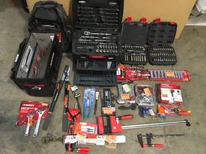 lot 41 image: Lot of Assorted Hand Tools Customer Returns See Pictures