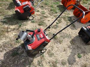 Toro Powerlite 3 hp. 16 Snow Blowe...