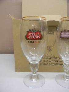 lot 3 image: STELLA  ARTOIS GOLD RIMMMED BEER GLASSES - SET OF 6 - NEW IN BOX - NICE - SEE PICTURES